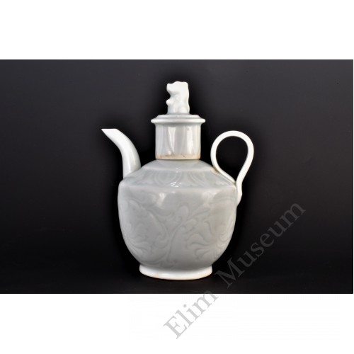 1697 :	A Qingbai glaze vine warmer ewer  